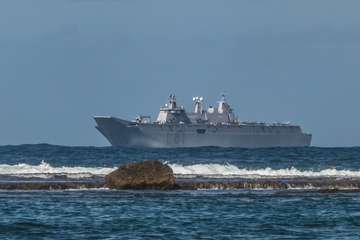 Cuatro países participan en ejercicios de desembarco frente a Las Canteras (Foto Antonio Rico)